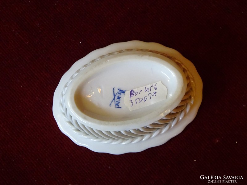 Herend porcelain oval wicker basket, damaged, with a wonderful rare flower. He has!