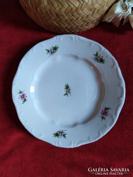 Zsolnay tányérok , az ár min d a két darabra érthető, különböző színű virágokkal