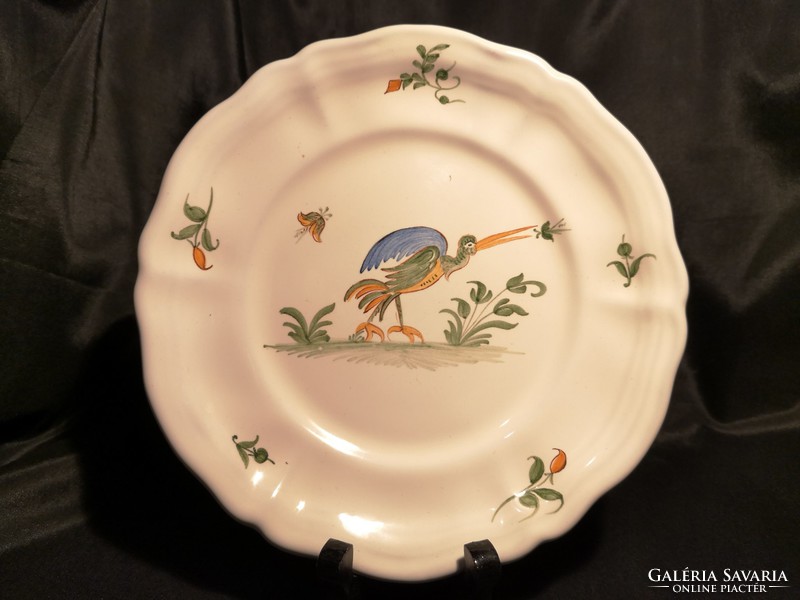 LEÁRAZTAM!!! Szignált, kézzel festett Moustiers fajansz tányér, klasszikus madaras díszítéssel