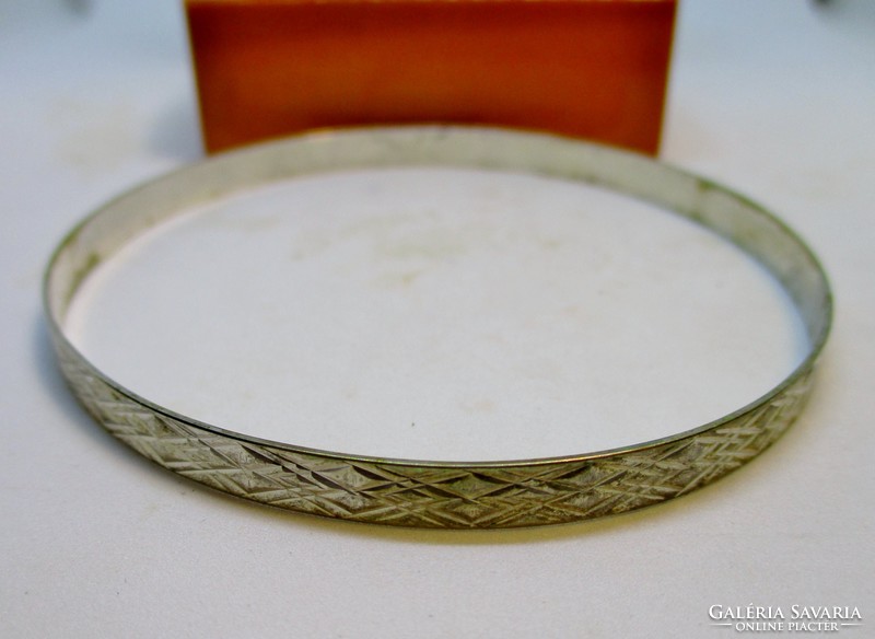 Beautifully preserved antique silver bracelet / bangle