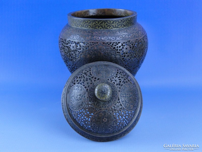 0A848 Áttört fedeles réz perzsa stílusú urna