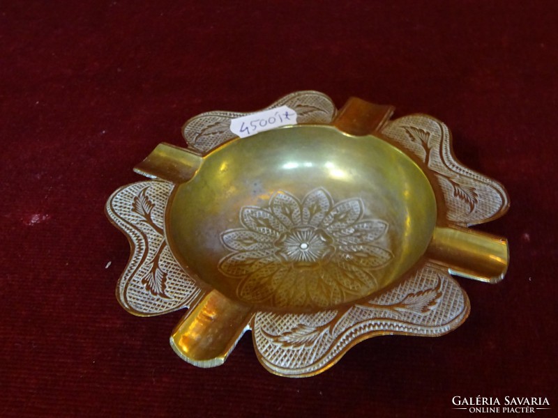 Indian copper ashtray with a diameter of 12.5 cm. He has!