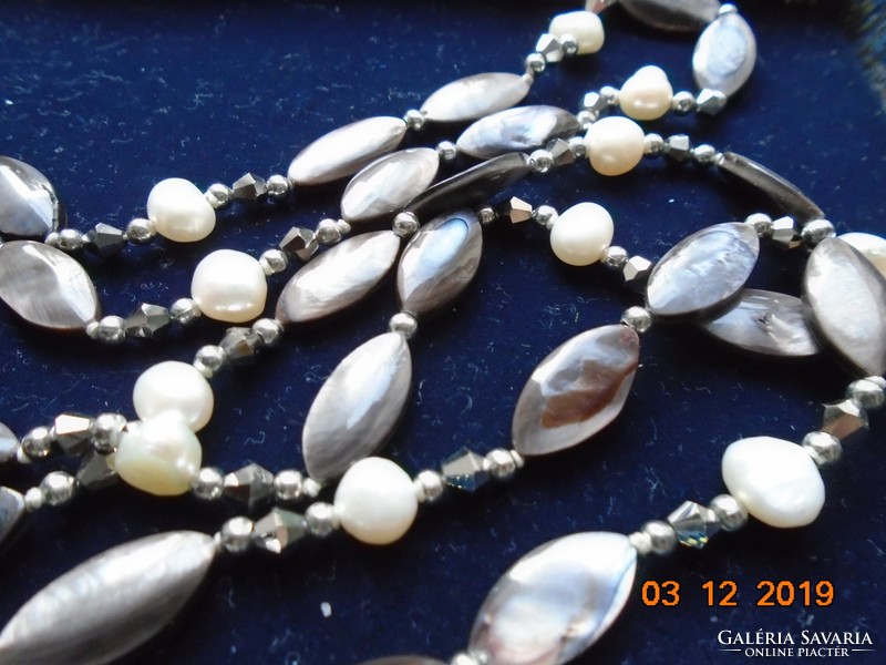Abalone ,igazgyöngy és ezüst színű Swarovski fazettált gyöngyből fűzött hosszú nyaklánc 92 cm