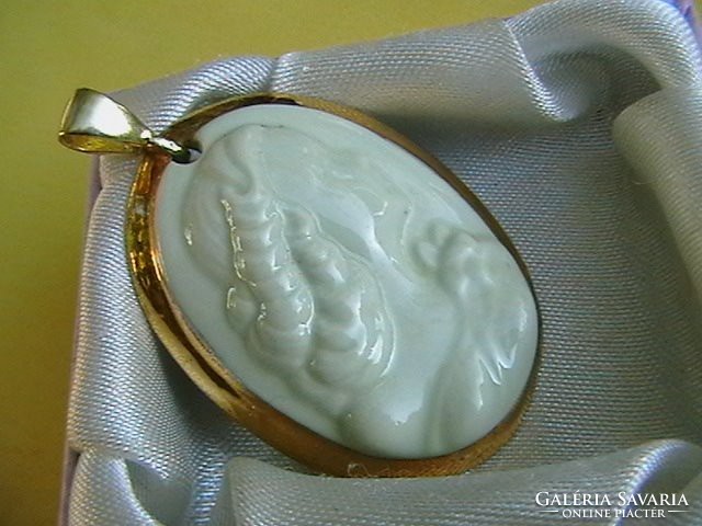 Hollóházi porcelán medál ezüst akasztóval