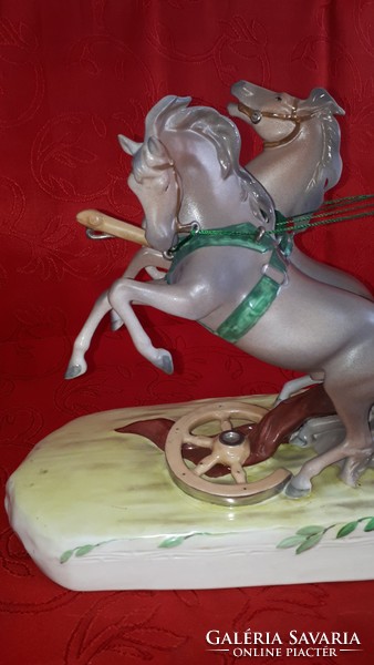 Royal Dux római lovat hajtó figura
