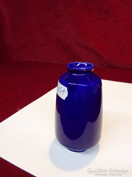 Cobalt blue hand-painted vase depicting a golden pheasant, 9.2 cm high. He has!