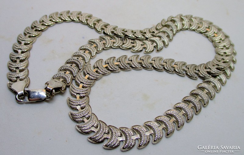 Beautiful wide silver necklace with a special pattern