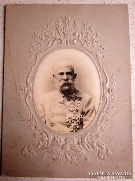 FERENC JÓZSEF MAGYAR KIRÁLY EREDETI FOTÓ MAGYAR SZENT KORONA DOMBOR NYOMOTT PASZPARTU cca 1890