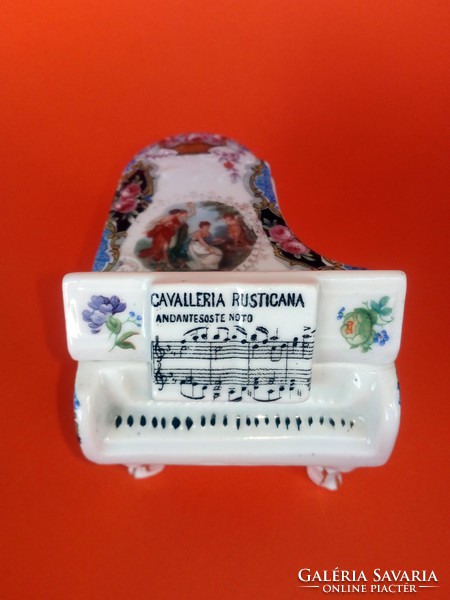 Régi Altwien zongora alakú porcelán doboz 