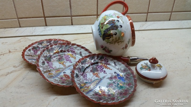 Gyönyörű keleti mintás teás kancsó, 3 db fodros szélű tányérral  eladó!