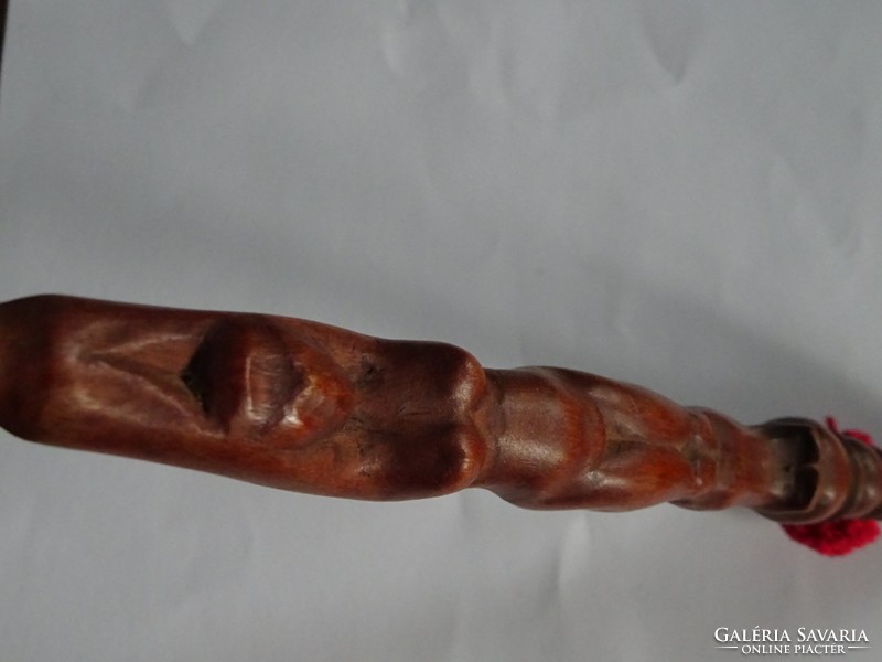 There is a clay pipe, a female nude on the carved stem. It is from the 19th century. It is engraved by Boscovitz. He has!