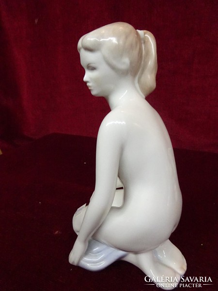 Aquincum porcelain figural sculpture, kneeling woman. He has!