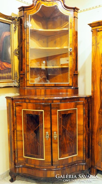 Baroque corner cabinet decorated with marquetry