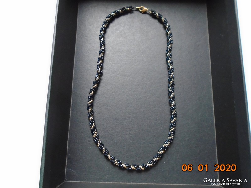 Twisted necklace of gold and black pearls