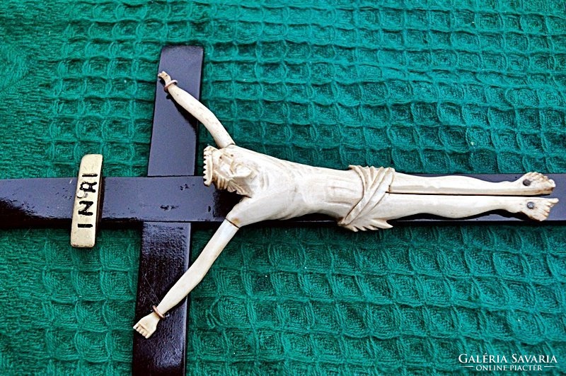 21. Antique, bone of Jesus Christ 15 cm, 43 cm gilt base crucifix, cross. 1780th
