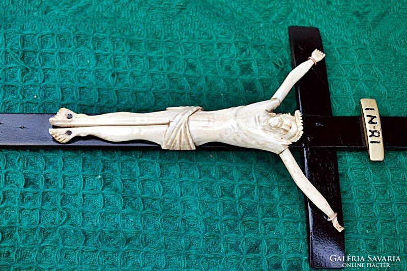 21. Antik CSONT Jézus Krisztus 15 cm, 43 cm-es talpas feszület, kereszt, korpusz. 1780.