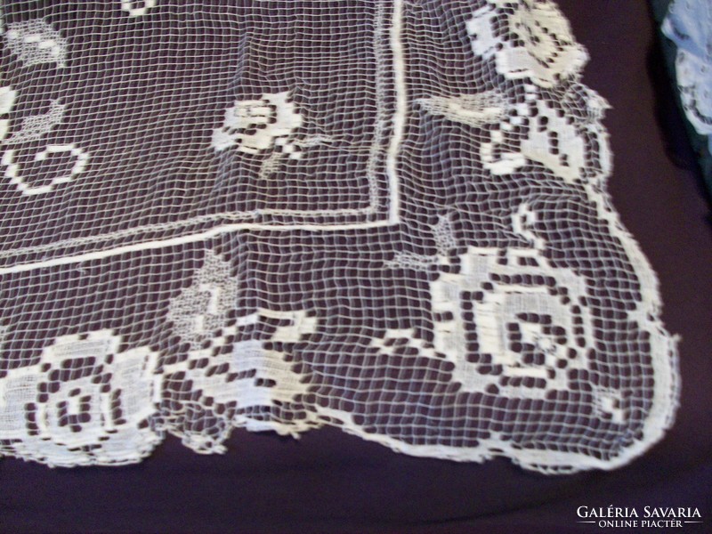 Beautiful old fishnet lace tablecloth, 140 x 128 cm needlework