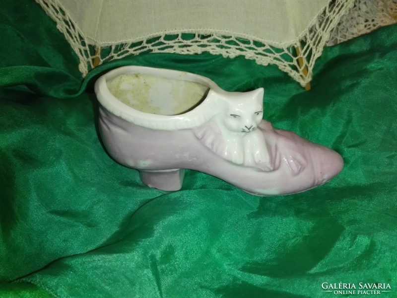 Antik,porcelán cipő...cicával...ékszertartó.