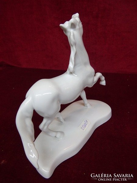 Herend porcelain equestrian statue, length 19 cm, height 18 cm. He has!