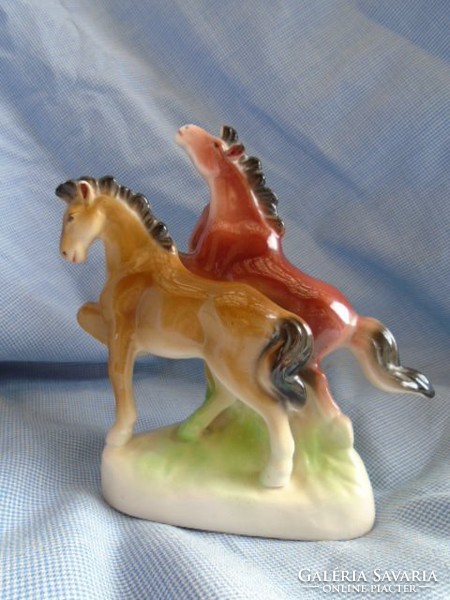 Antik Német porcelán vágtázó lovak....