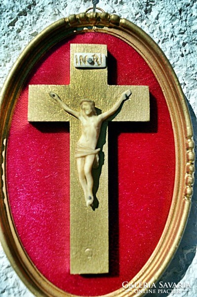 10. Antik, CSONT Jézus Krisztus (5cm), kereszt, Korpusz, feszület, 15 cm-es fa keretben!