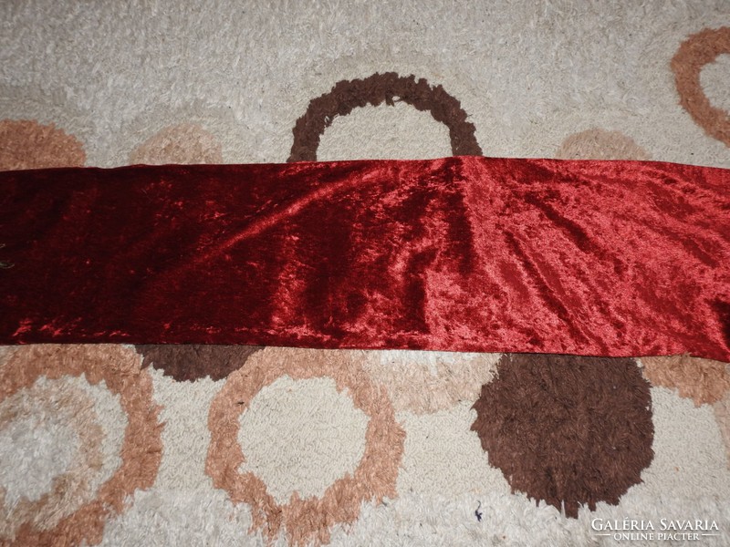Velvet - decorative scarf or decorative tablecloth sewn with sequins - who uses it for what...