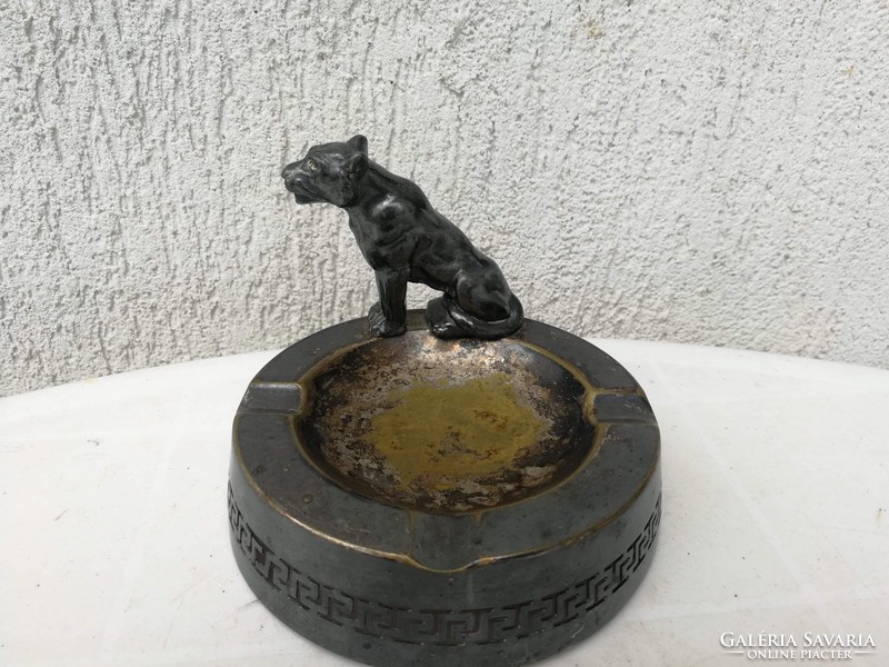 Lion statue, decorated ashtray with silver-plated copper ashtray. Original old ornaments !!