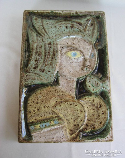 Nő madárral mázas kerámia pirogránit falikép Zsolnay