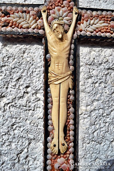 IB. 27. Antik CSONT Jézus Krisztus 12 cm, 29 cm kagylókkal feszület, kereszt, korpusz. 1780.
