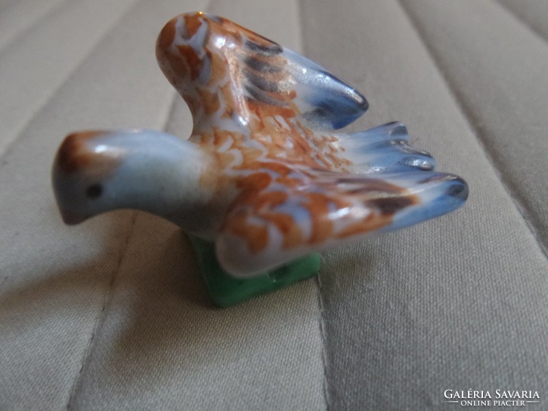 Antik porcelán madár