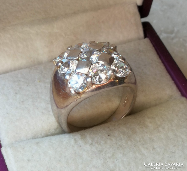 Modern silver ring with brilliant gemstones