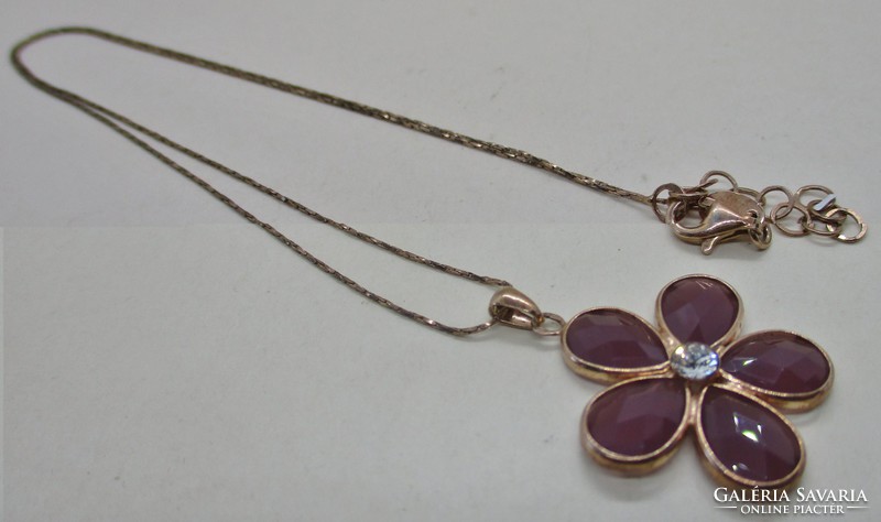 A wonderful gold-plated silver necklace with a stone pendant
