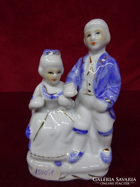 Quality German porcelain, elegant young pair, height 13 cm. He has!