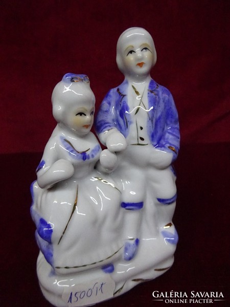 Quality German porcelain, elegant young pair, height 13 cm. He has!