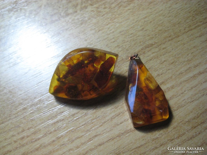 Amber, badge 4.3 x 2.7 cm and pendant 3.7 x 2.2 cm