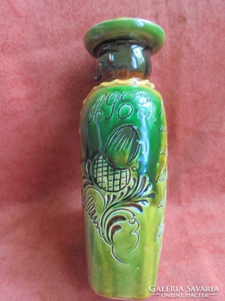 HMV figurális kerámia butella 