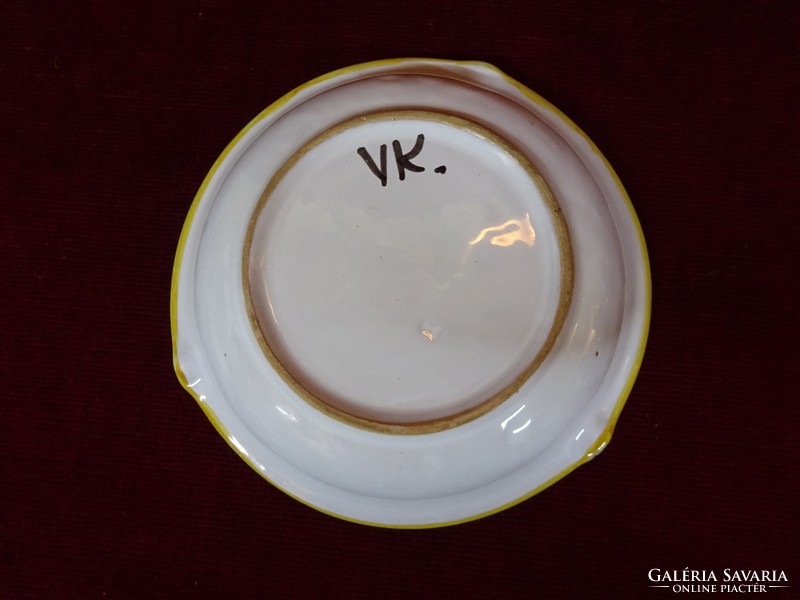 Hand-painted ceramic ashtray, marked vk, diameter 14.2 cm. He has!