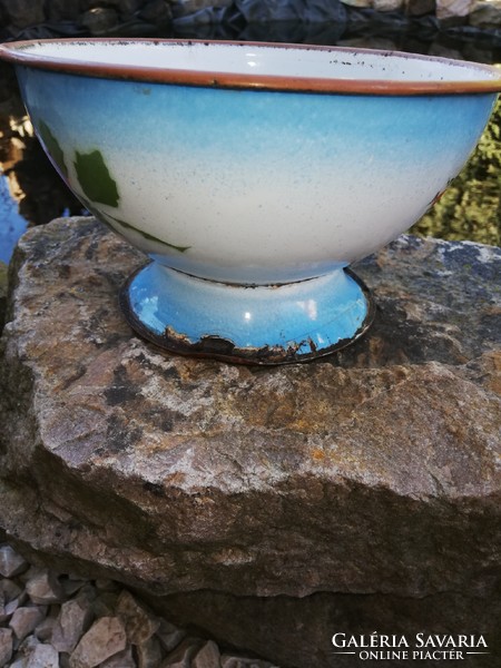 Beautiful rare enamel bowl, peasant bowl, nostalgia, collectible beauty.