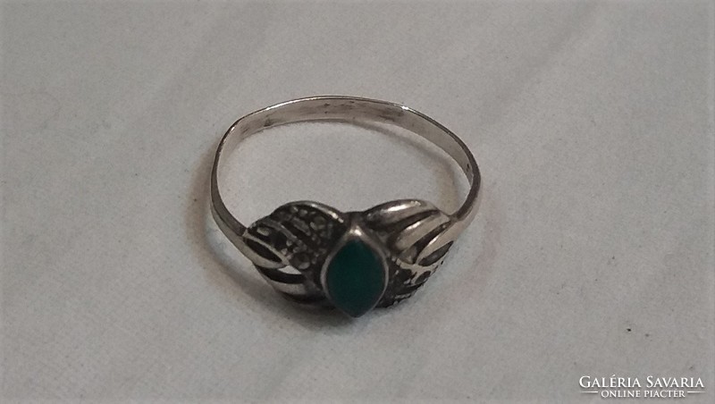 Antik ezüst gyűrű zöld kővel, markazitokkal