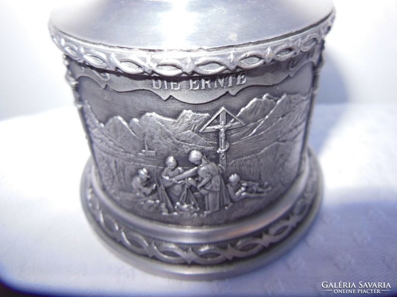 Lighter - pewter - English - tabletop - patterned in a circle - 9 x 9 cm - electric - gas.