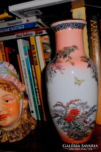 Különlegesen szép Keleti  krizantém mintával porcelán váza magasság:20  cm