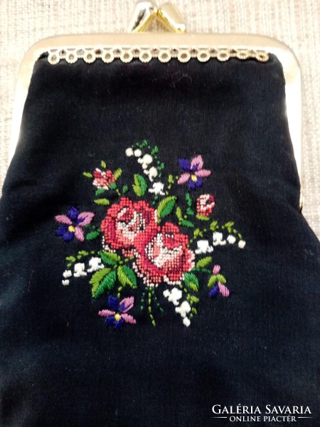 A small wallet decorated with tapestry in good condition with a gold-plated decorative switch