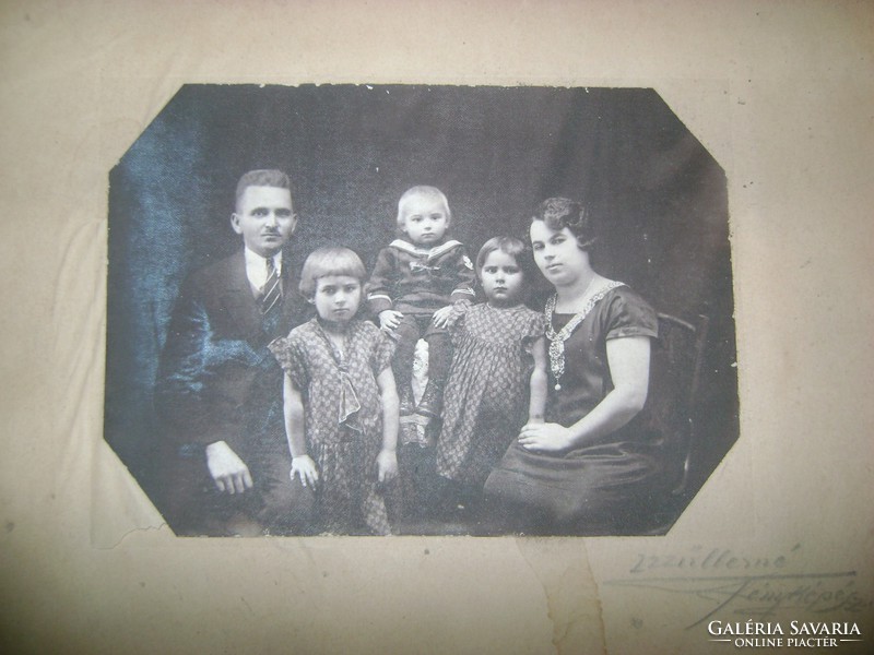 Antik családi fotó kemény kartonon