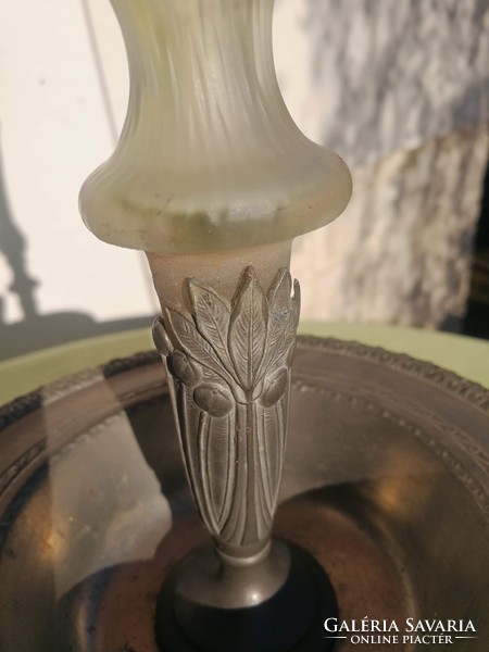 Szecessziós mesterjeles ón kínáló tál asztalközép üveg vázával 