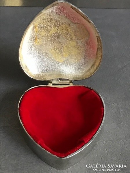 Ezüstözött, szív alakú ékszeres doboz, nagyméretű
