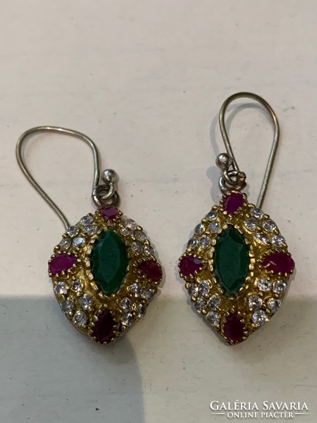 Earrings with colored stones