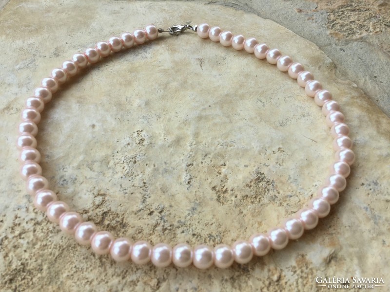 Pale pink elegant single row of tekla pearls