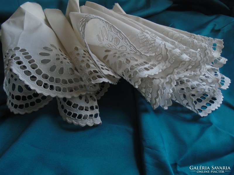 Antique midi-style shelf lace, drapery, dress decoration, sheet end....