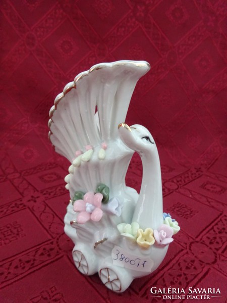 German porcelain vase in the shape of a swan. Height 13 cm. He has!