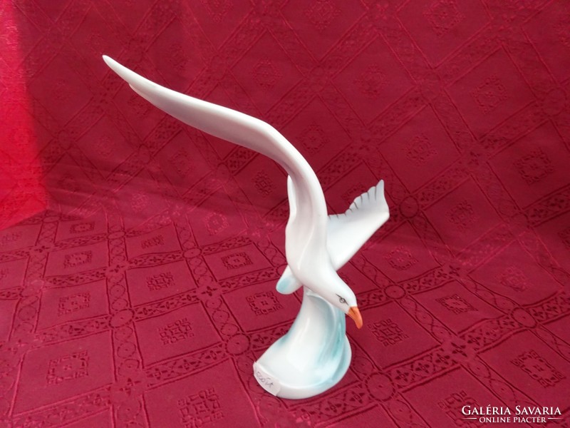 Hollóház porcelain figural statue, flying seagull, width 24 cm. He has!